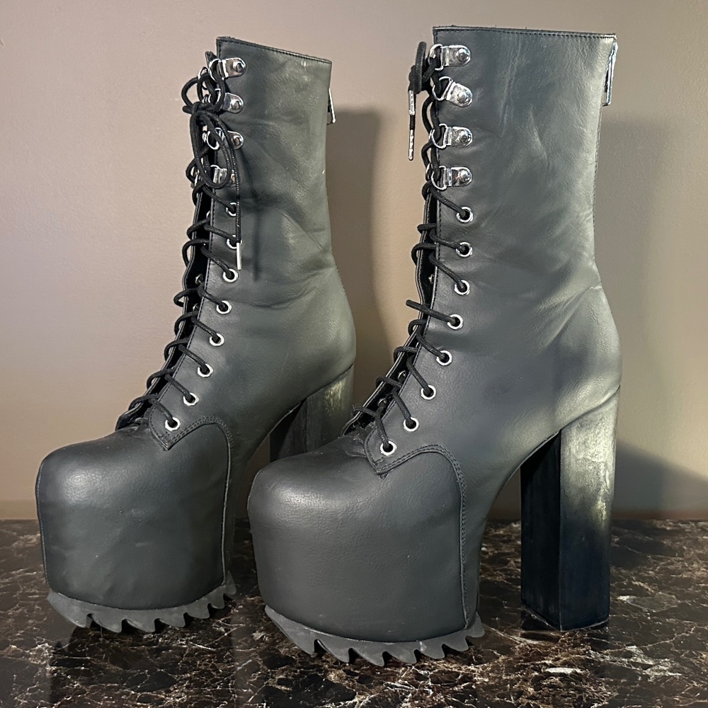 Dollskill Current Mood Nola Boots 7